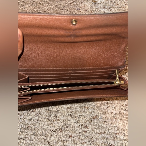 Authentic Louis Vuitton wallet - Picture 3 of 5